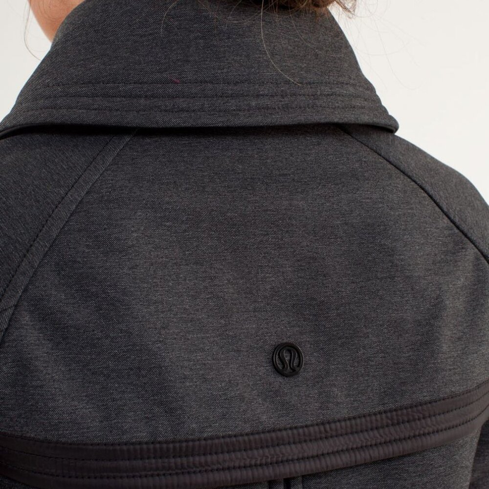 Lululemon Coco Softshell Size 4 - image 7